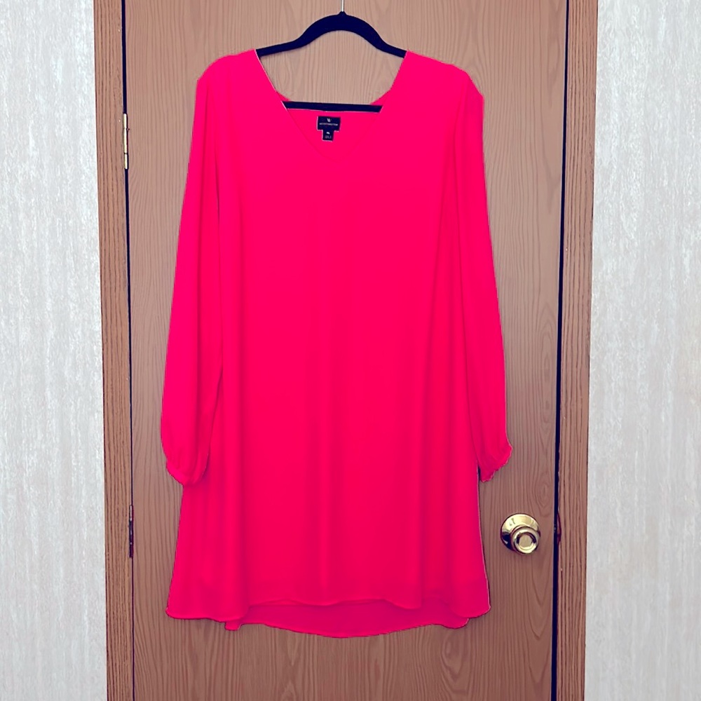 Hot pink split sleeve shift dress. It is lined.